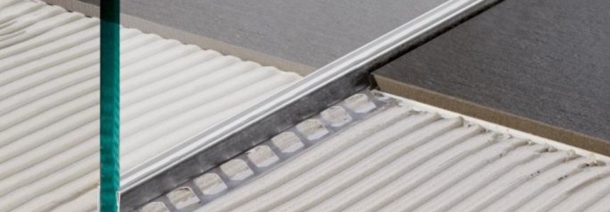 Blanke Gefälle- und Duschprofile