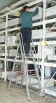 Euroline Alu-Stufenstehleiter mit großer Standplattform Nr. 32677