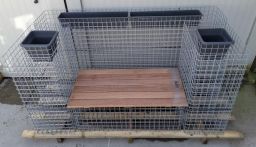 Gabiona Gabionenbank mit Blumensäulen