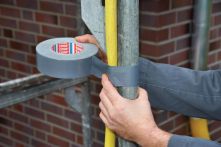 tesa® Duct Tape Basic, silber-matt 50 mm - 50 m Rolle