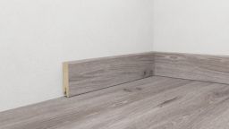 Ziro Sockelleiste | 15x60x2200 mm | Schwedeneiche