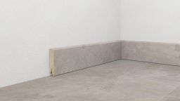 Ziro Sockelleiste | 15x60x2200 mm | Zement saphirgrau