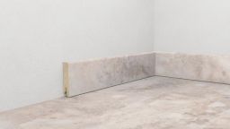 Ziro Sockelleiste | 15x60x2200 mm | Travertin weiß