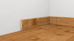 Ziro Sockelleiste | 15x60x2200 mm | Kiefer sägerau